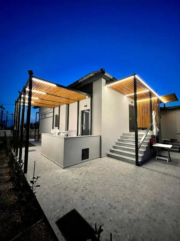 Agora Luxury Studios & Suites
