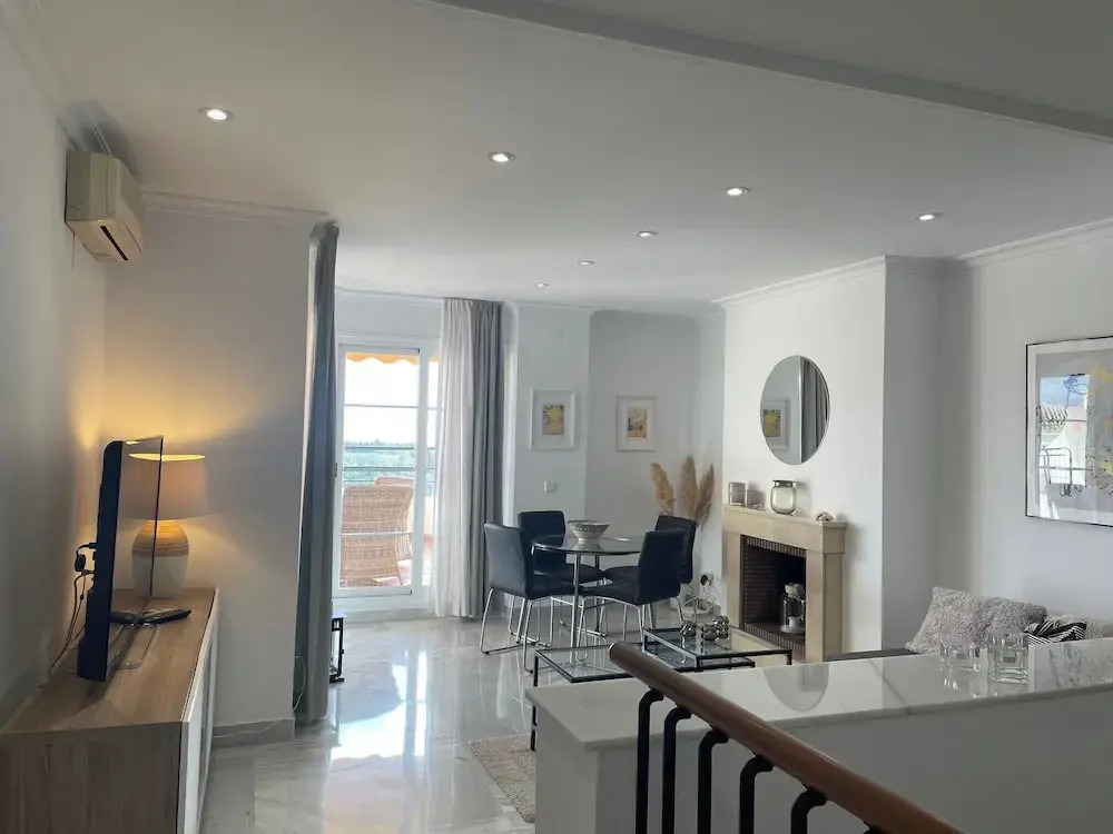 2-bed Sea View Apt, 10 Mins From Puerto Banus