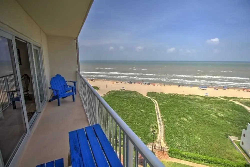Aquarius 907 Minium 2 Bedroom Condo by RedAwning