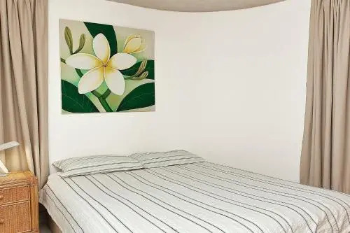 Monterey Lodge Unit 10, 27 Warne Terrace. Kings Beach