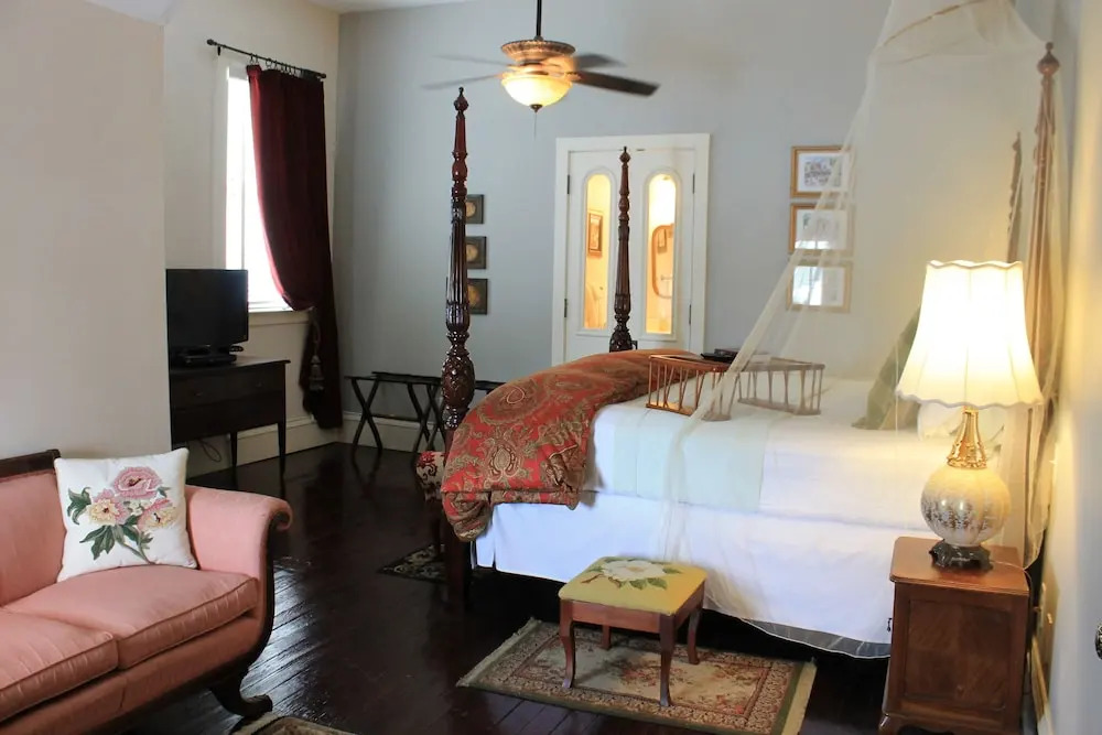 Grand Magnolia Ballroom & Suites