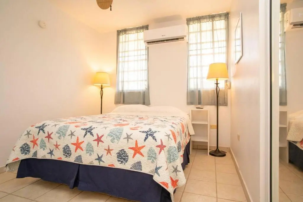 3 bdr apt with pool steps from Sandy Beach