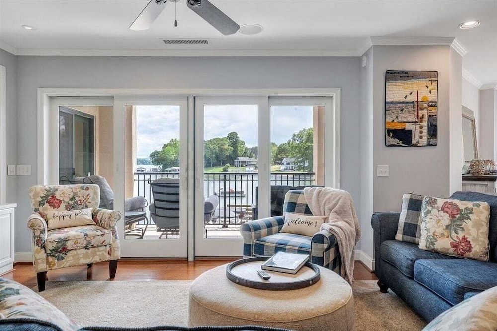 Lake Stardust - Condo With Pool ! Pet Friendly