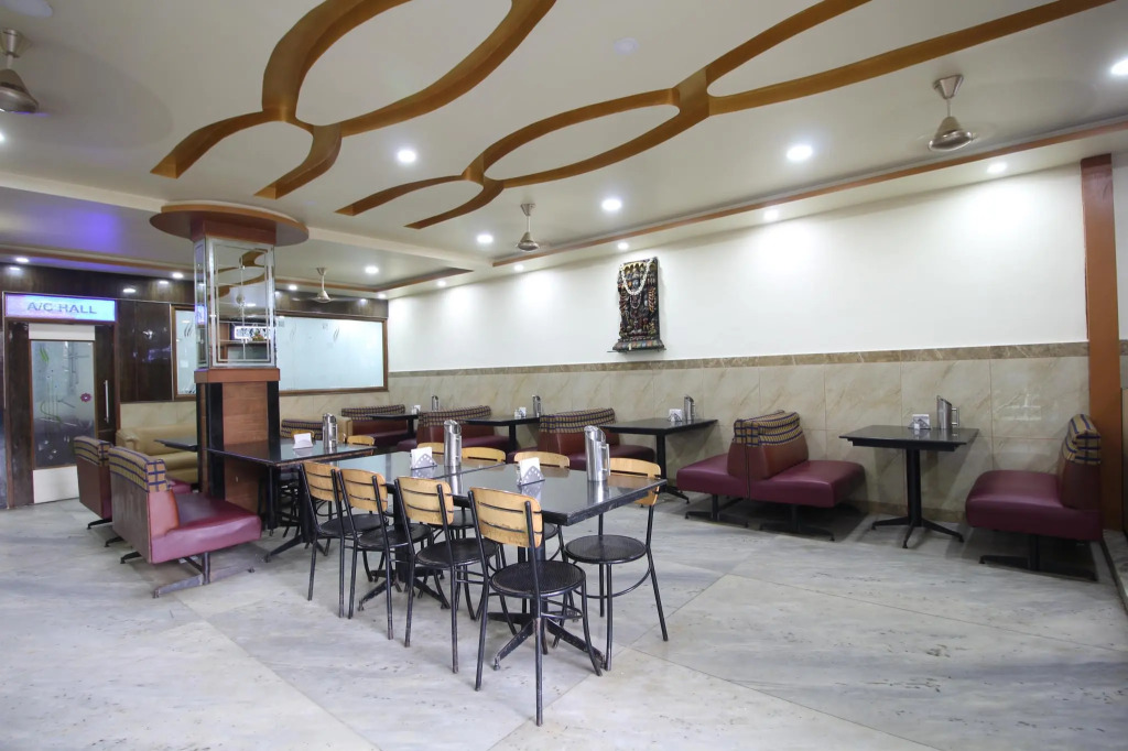 Hotel Kadamba Comforts