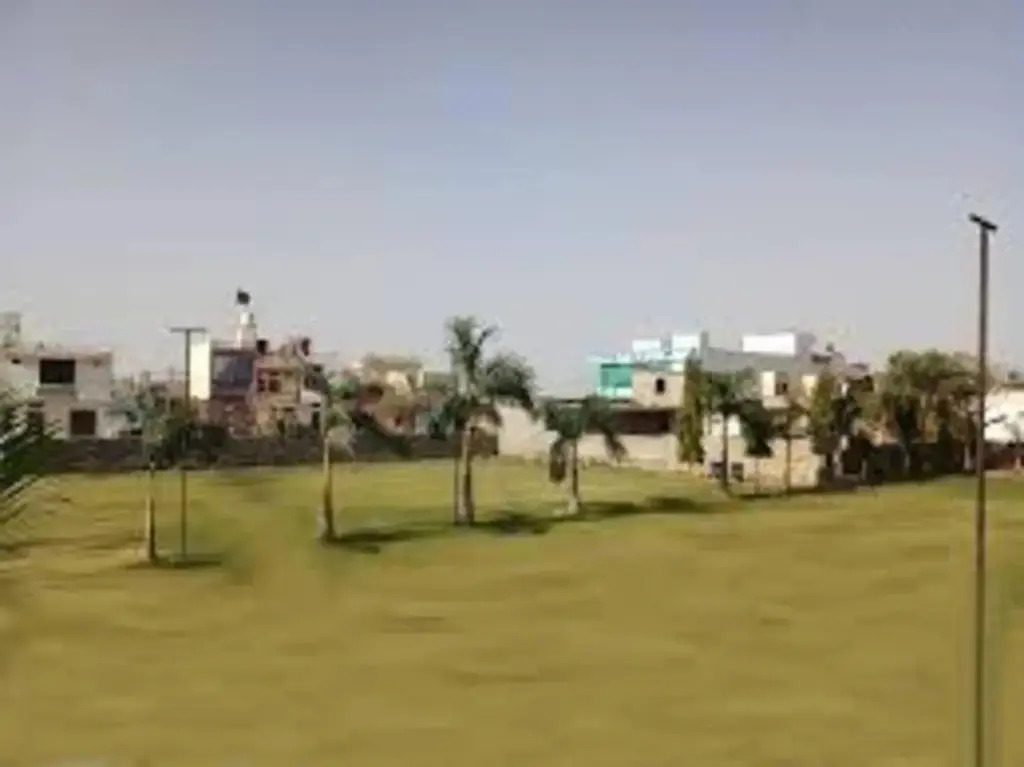 Royal Paras Hotel