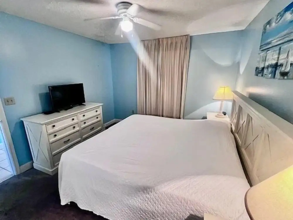 Pelican Beach 1711 1 Bedroom Condo by Pelican Beach Management