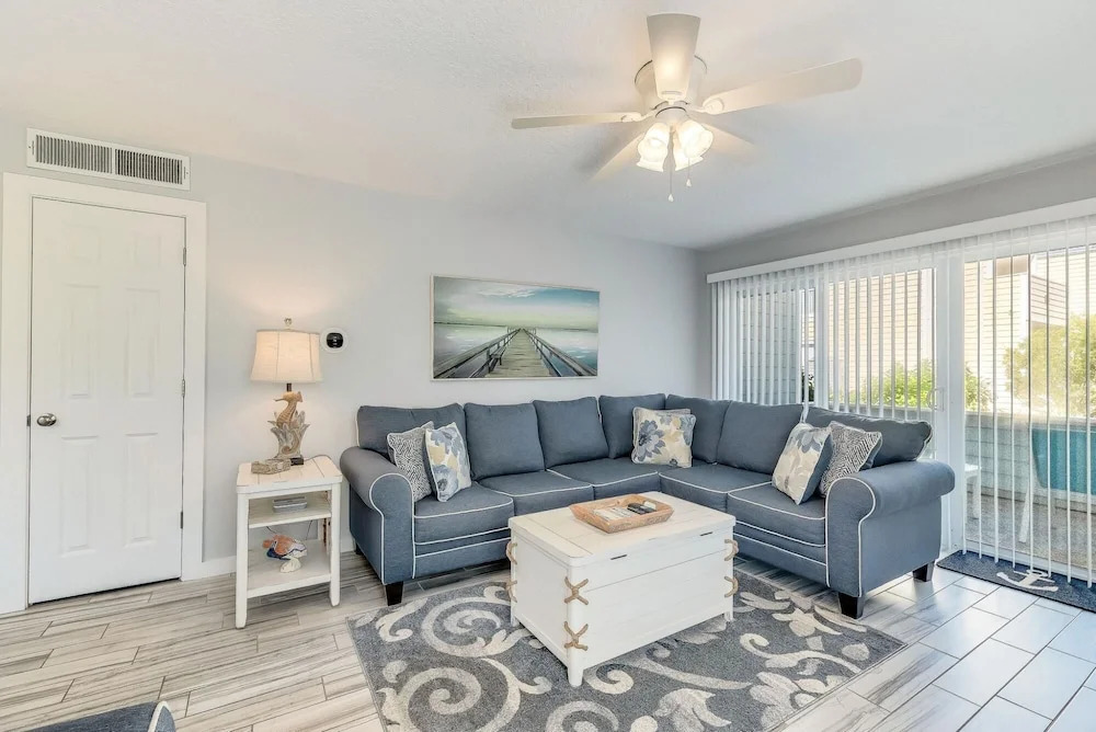Quail Hollow A8-2d Renovated First Floor 2 Bedroom