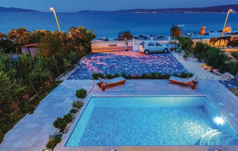 Five-Bedroom Holiday Home In Kastel Stafilic