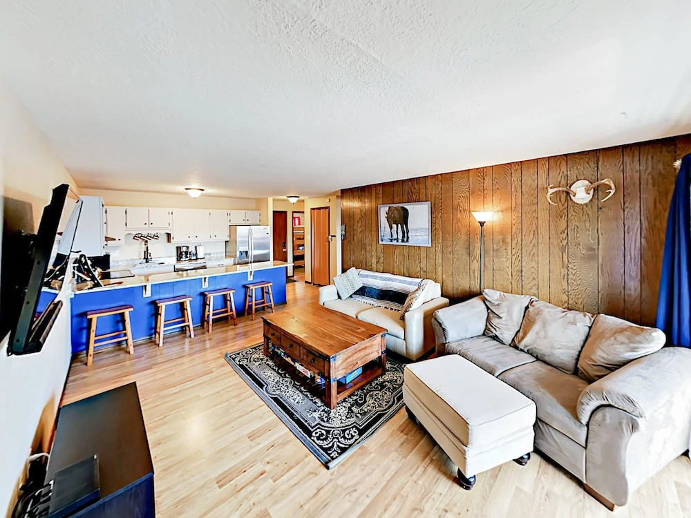 Enthusiasts Dream Condo #s303 2 Bedrooms 2 Bathrooms Condo