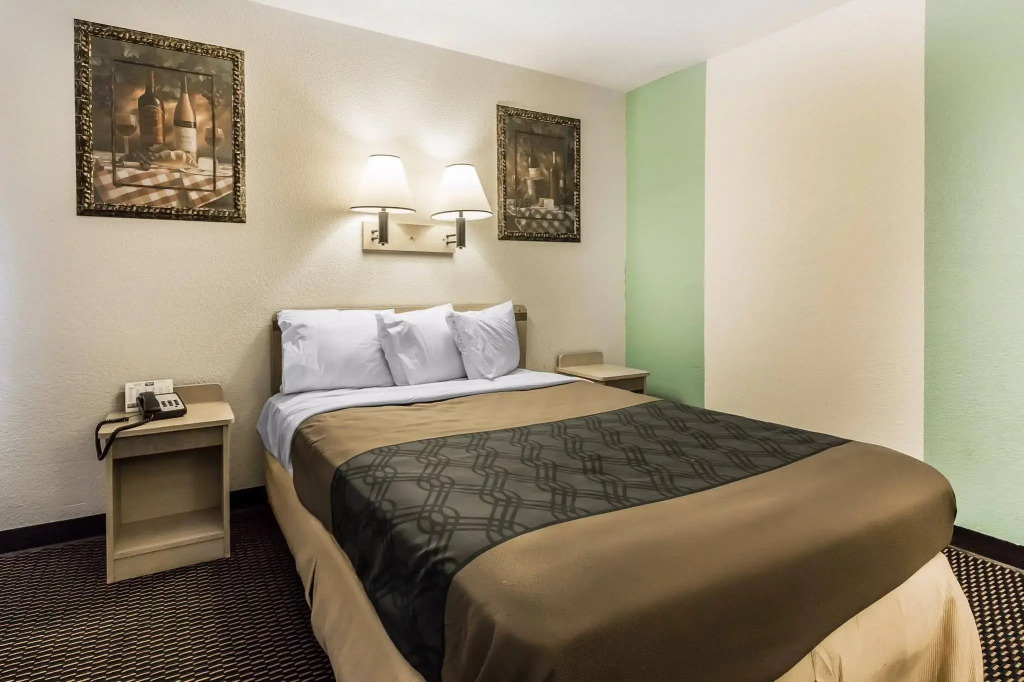 Rodeway inn- Nashville airport - Downtown - Mexican Restaurant on site