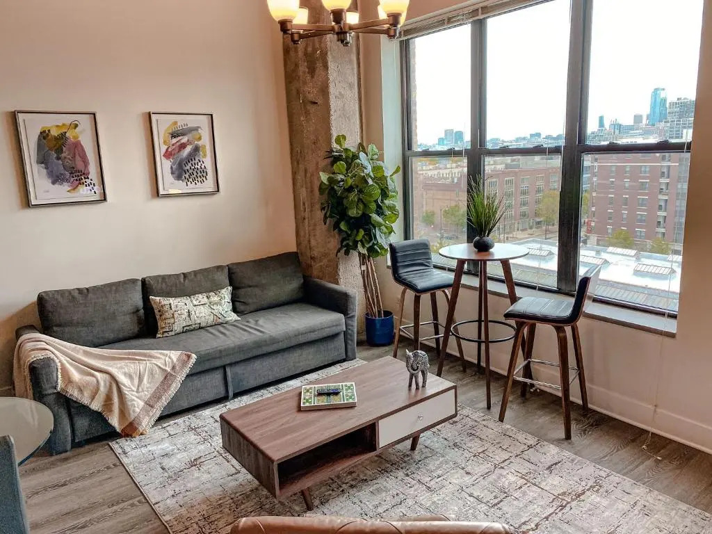 McCormick Place modern loft with an amazing city skyline view and optional parking for 6 guests