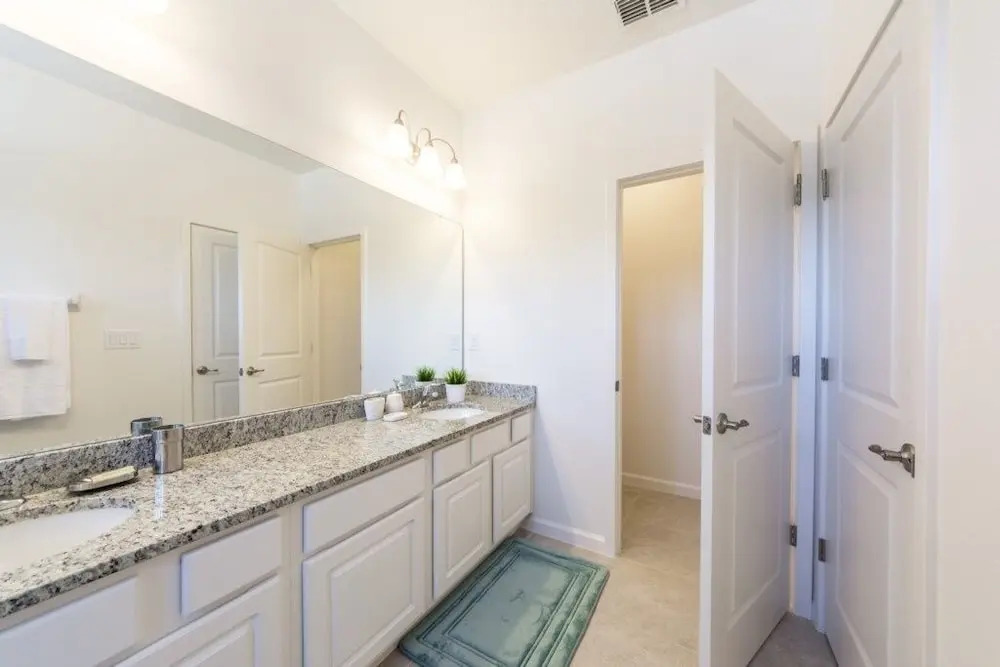 Private Beautiful Furnished ! 5 Bedroom Home