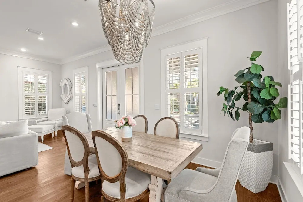 Carefree Cottage - 46 E Seacrest Blvd