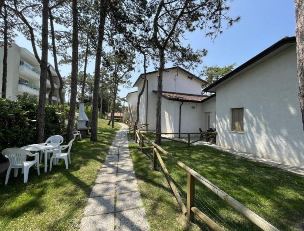 Cozy villa with private garden