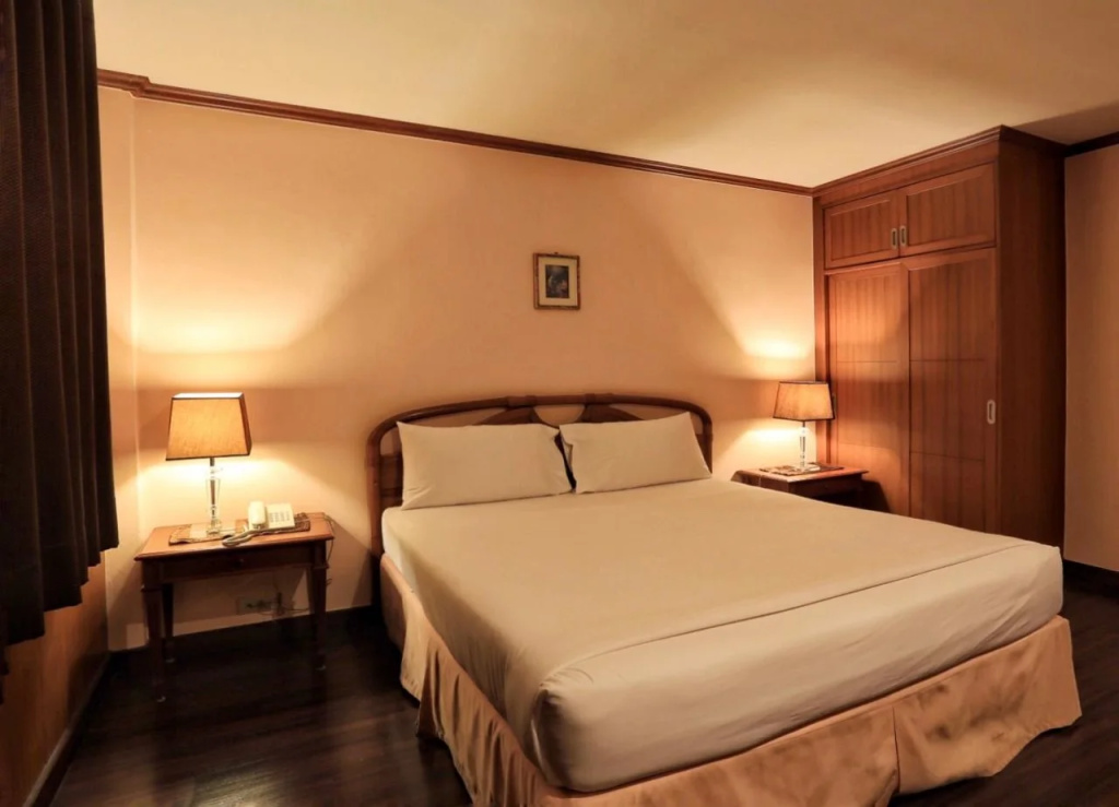 Travel Lodge Suriwongse - Adult only