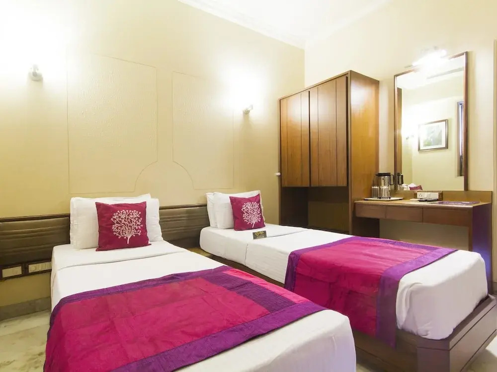 HOTEL ASHRAY INTERNATIONAL, SION - Near BKC