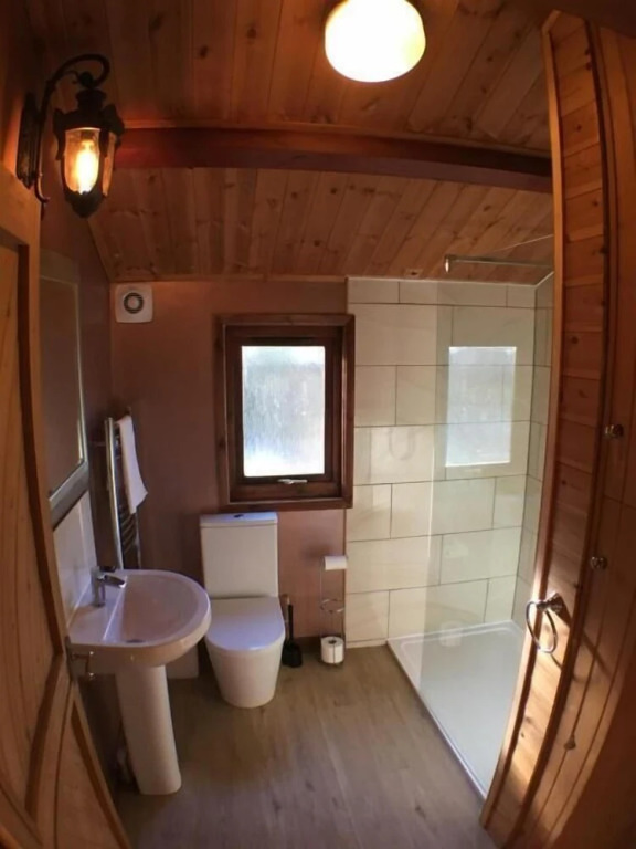 Snowdrop 13-Hot Tub-Woodlandlodges-Carmarthenshire