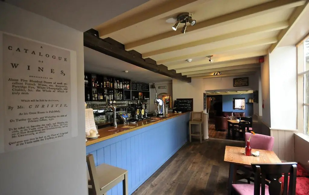 White Hart Cafe Bar & Bistro