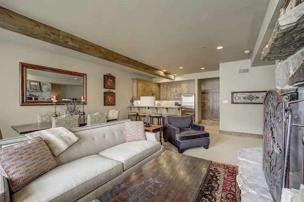 7 Condos, Ski-in/ski-out + Hot Tubs Sleeps 30 Mont Cervin by Avantstay