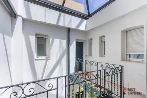 Mit House Universidad En Madrid