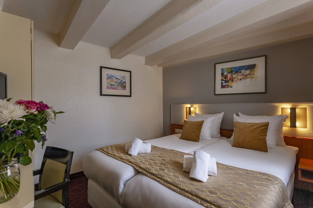 Avenue Hotel