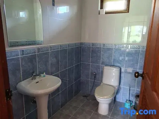Beautiful bungalow with shared outdoor pool and 2 km from the sandy beach