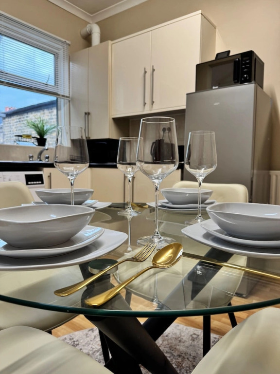 London City Apartment - Modern & Cozy Stay