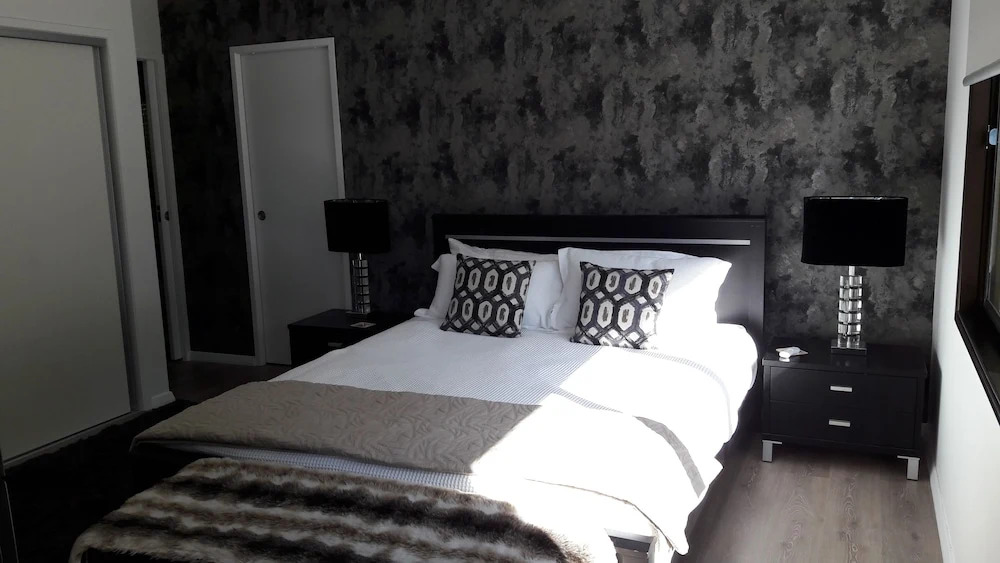 Waters Edge Holiday Home