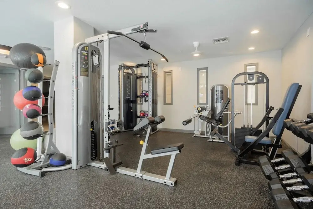 Modern Condo With Pool, Gym, Workspaces & BBQ