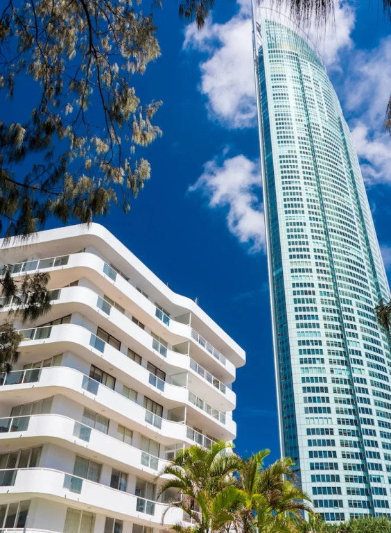 Private G/F 1 bedroom Carlton Apartment Cross the Road to Beach