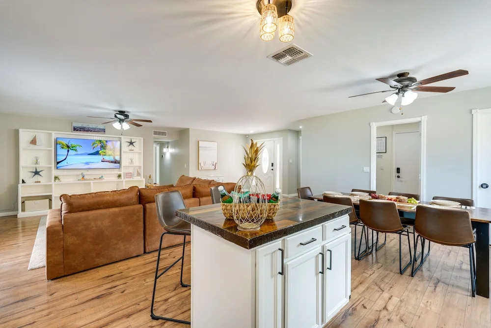 Glendale Getaway: Swim, Putt, Grill, & Relax!
