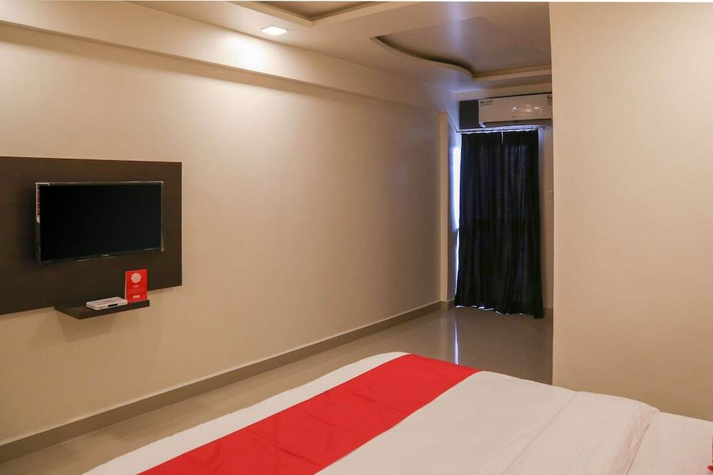 OYO 22066 Hotel Mayur