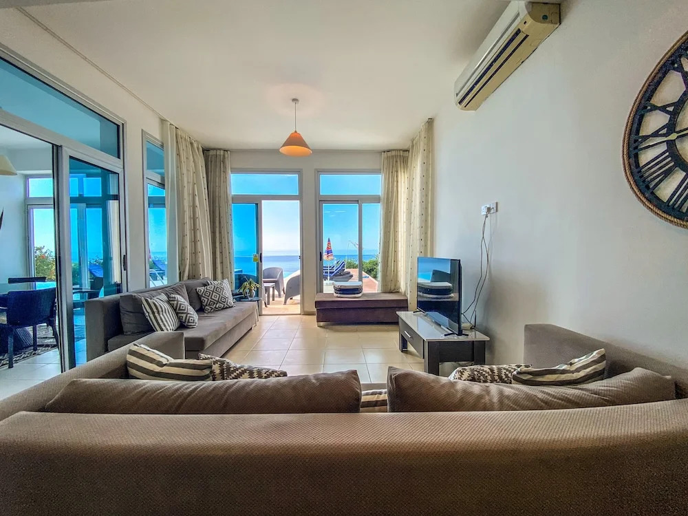 Detached Villa, Private Heated Pool, Outstanding Sea Views, Sleeps 6, Free Wifi