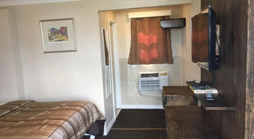 Mayflower Motel