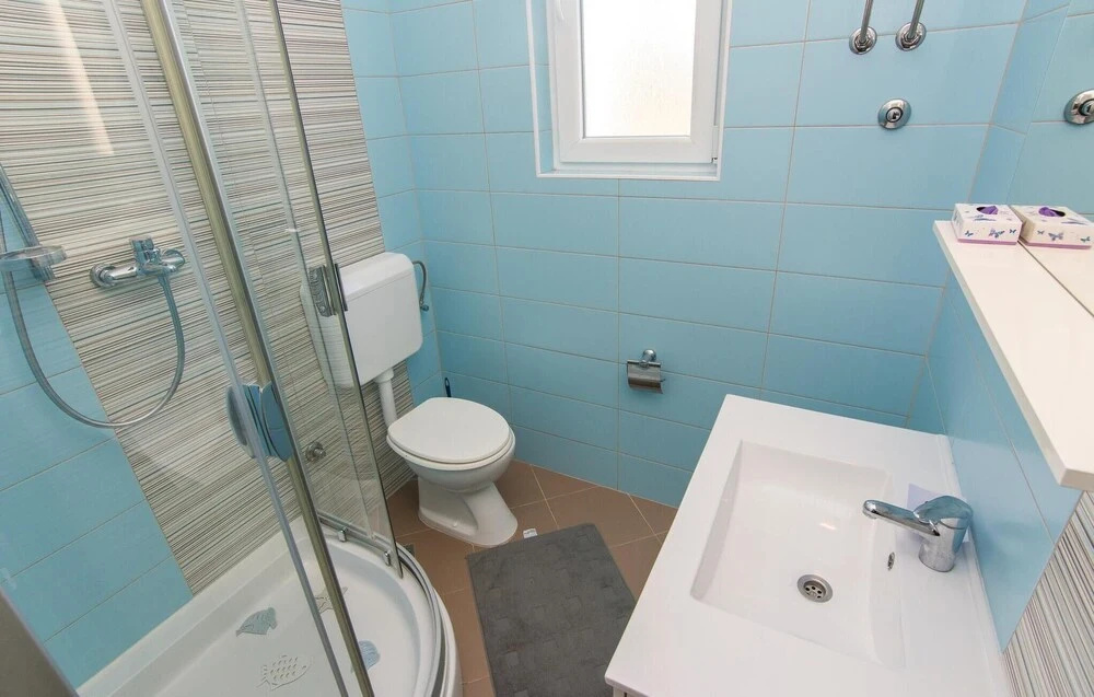 Amazing Apartment in Pakostane With 4 Bedrooms and Wifi