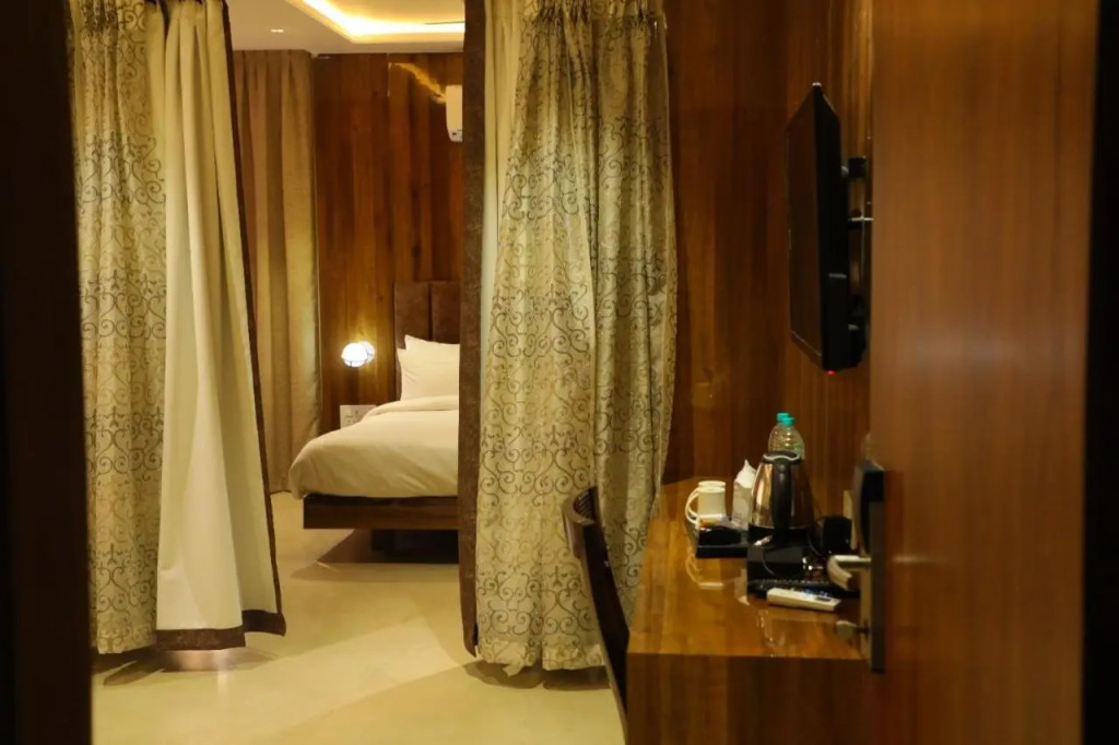 Hotel Purple Orchid