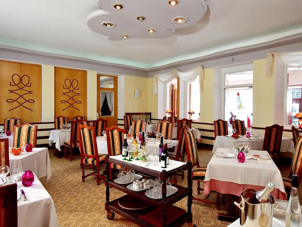 Logis Hôtel & Restaurant des Lacs