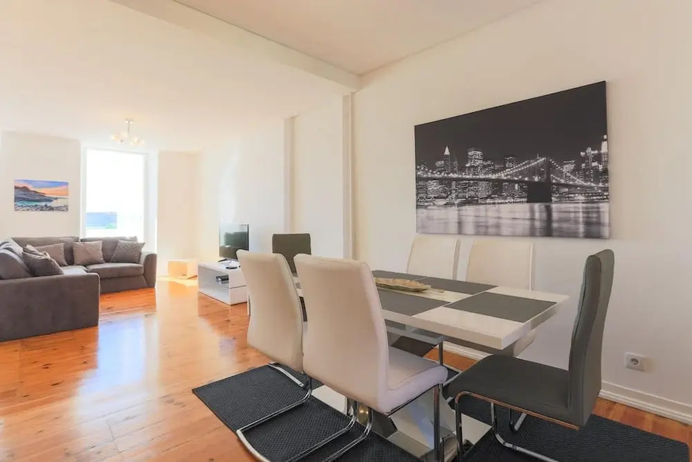 Airy Lapa 2 BR River and Bridge Views AC