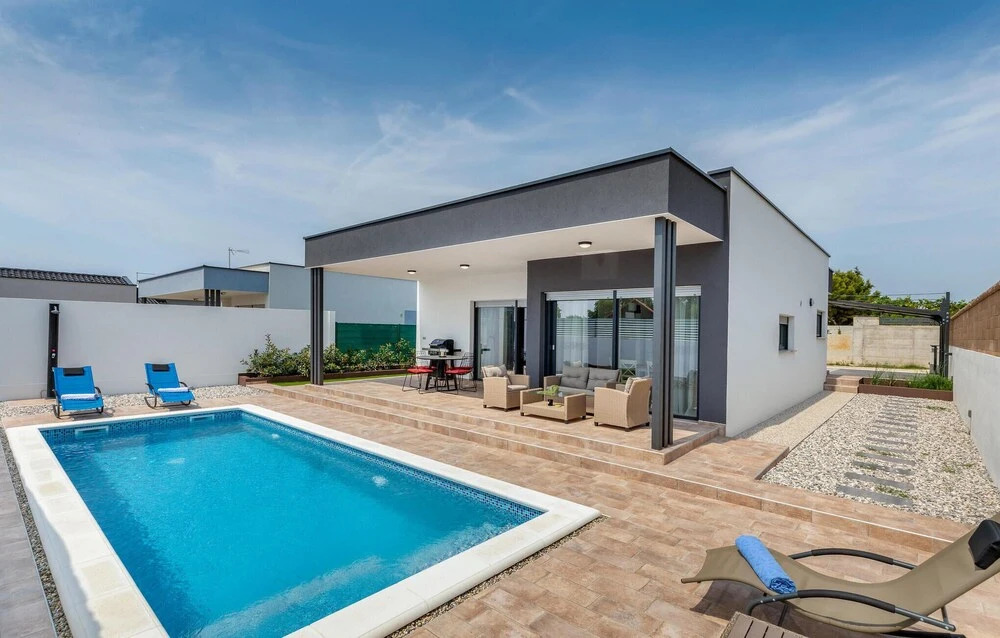 Beach Front Home In Peroj