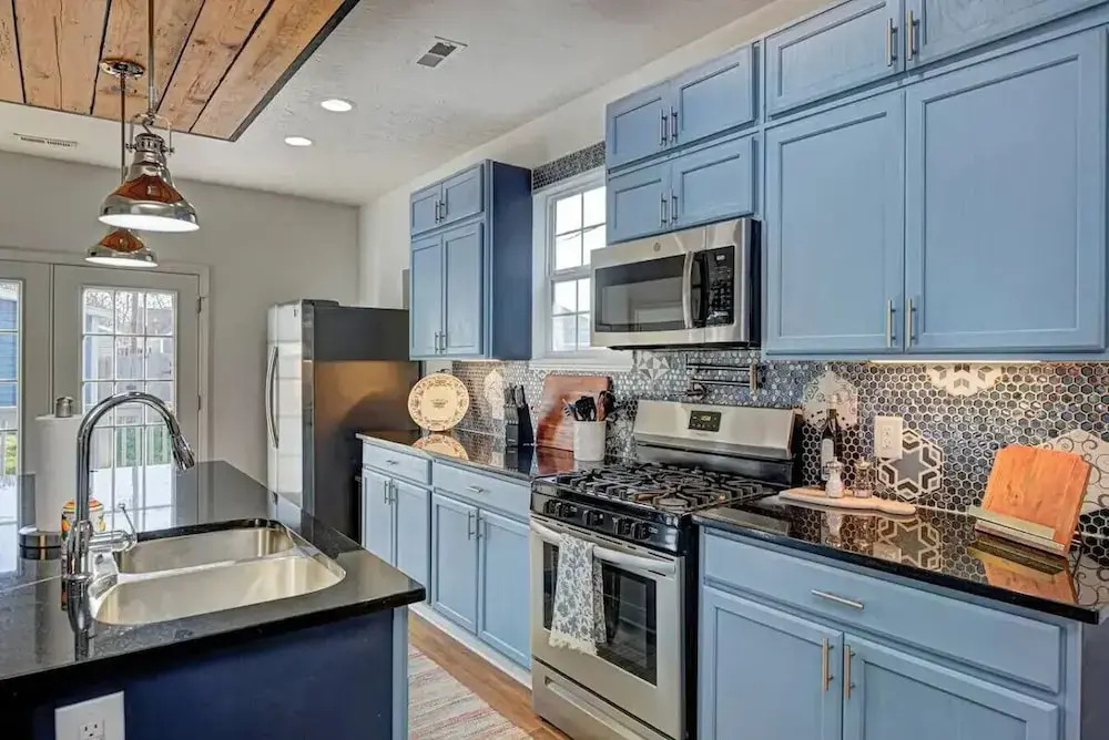 Spacious Home for Groups with Hot Tub in Indy