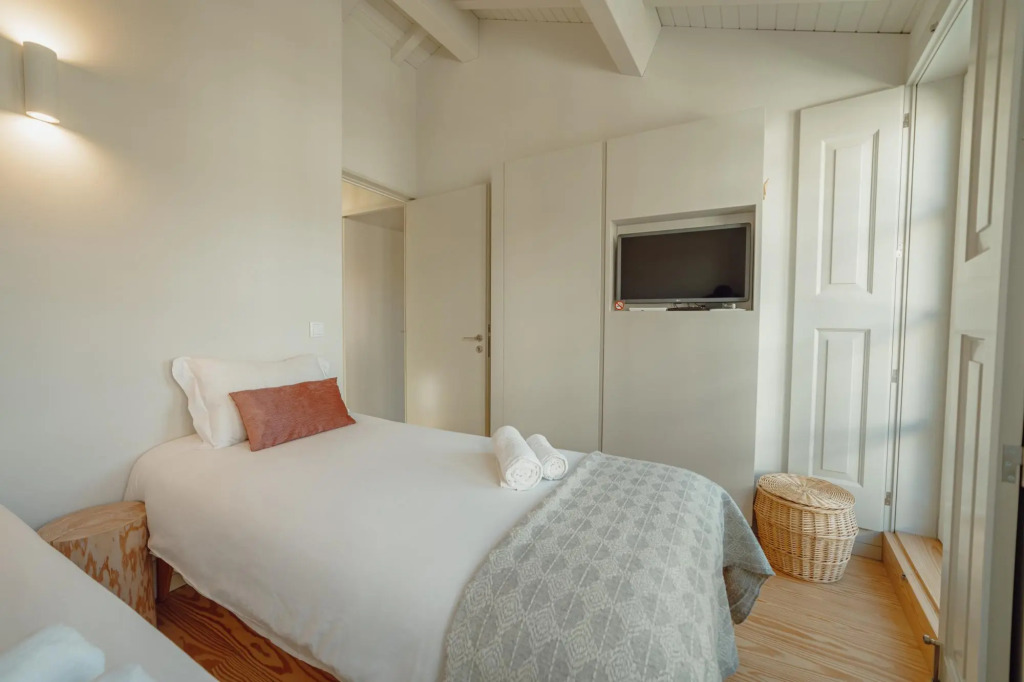 Downtown Deluxe Duplex by Homing