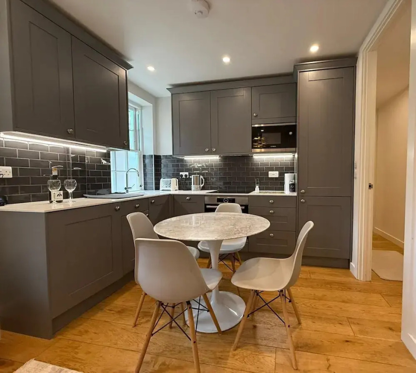 Central London Apartment With 2 Bedrooms -sleeps 6