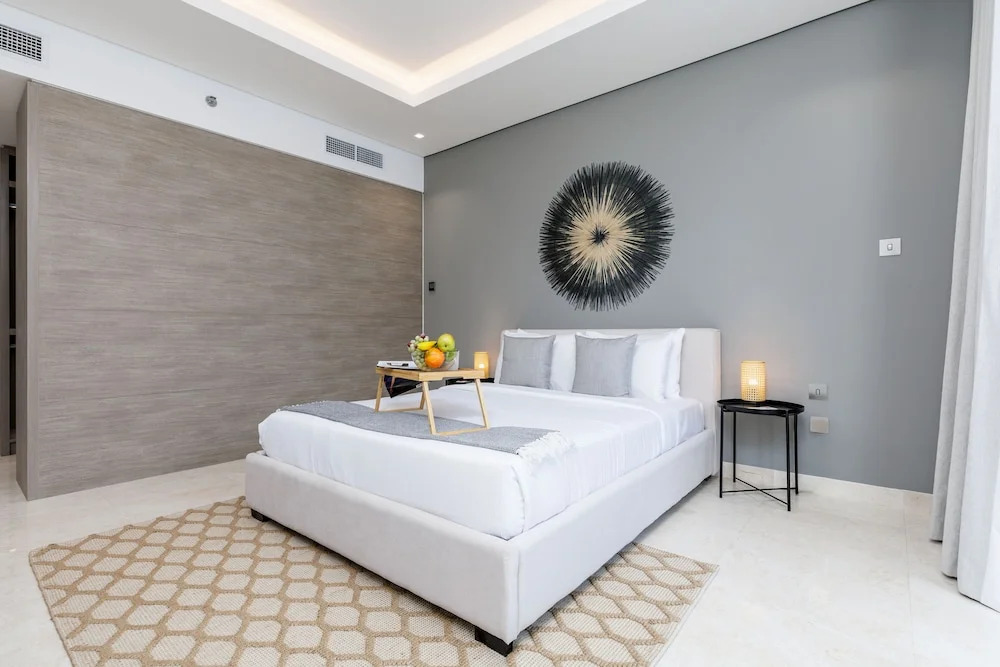 Maison Privee - Classy Urban Retreat w/ Amazing Dubai Canal Views