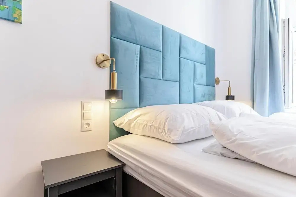 Chic 1BR Apt Walk to Vienna Sights