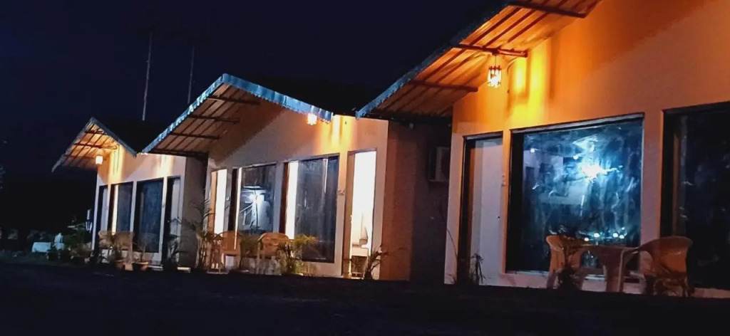 Six Seasons Resort