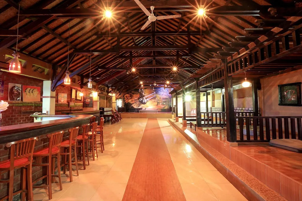 Ladiva Shore Hotel