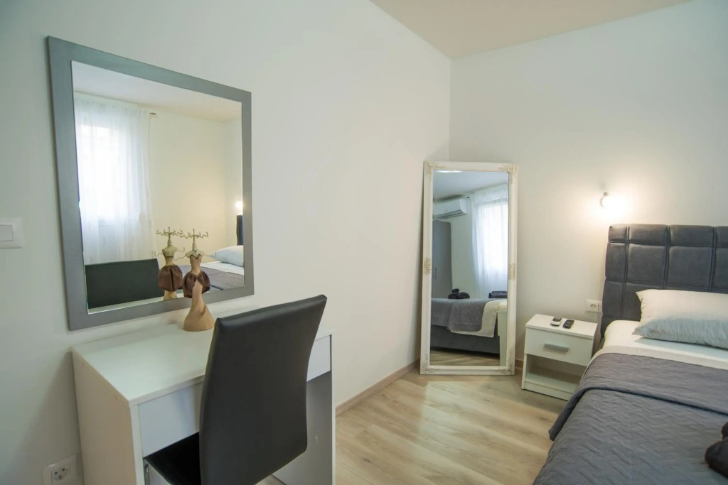 Too Sweet Apartment 1