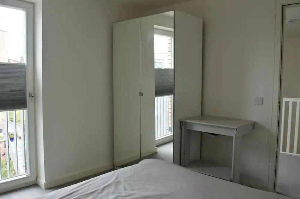Modern 2 Bedroom Apartment With Parking
