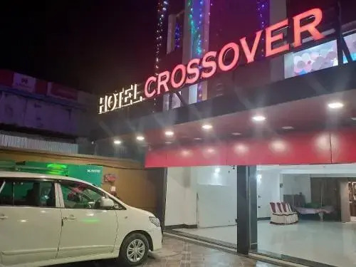 Hotel Crossover