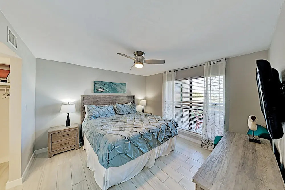 Renovated Saida Towers Getaway W/ Pool & Hot Tub 2 Bedroom Condo